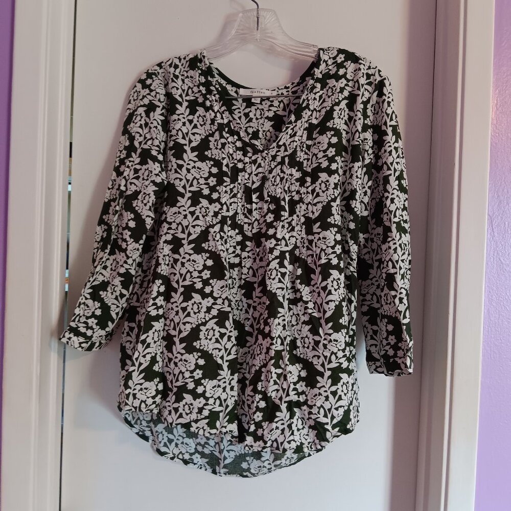Women's Fun 2 Fun Size Small Moss Green and White Floral Split Neck Blou…